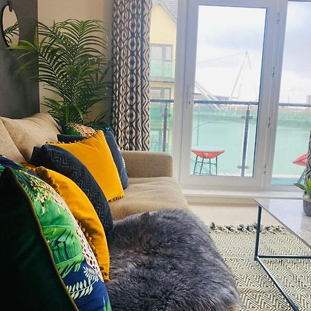 Luxury 2 Bedroom Waterfront Apartment With Balcony Ньюпорт Экстерьер фото